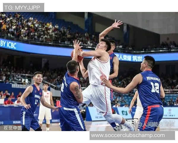 中国男篮迎战蓝队全力以赴争夺胜利展现团队精神与实力对决