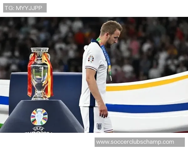 凯恩的传奇旅程：从足球天才到世界巨星的成长轨迹与影响力分析